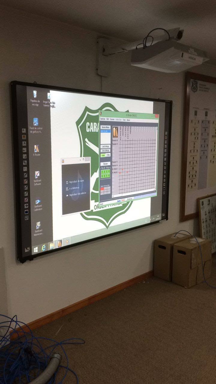 Sala de operaciones y control con video HDBaseT Kramer, consola Allen & Heath y proyección, integrada por AUDIOCOM